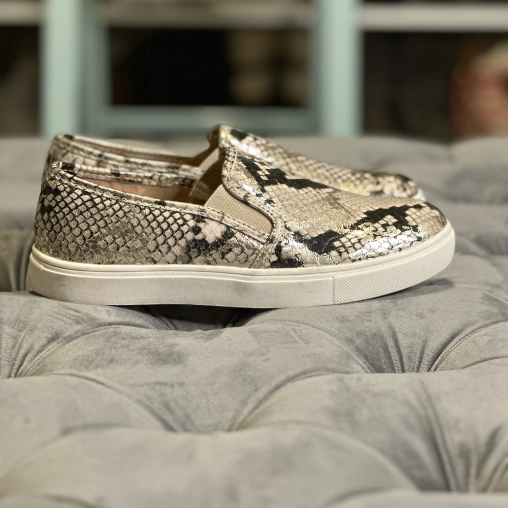 Flat slip ons - barely worn